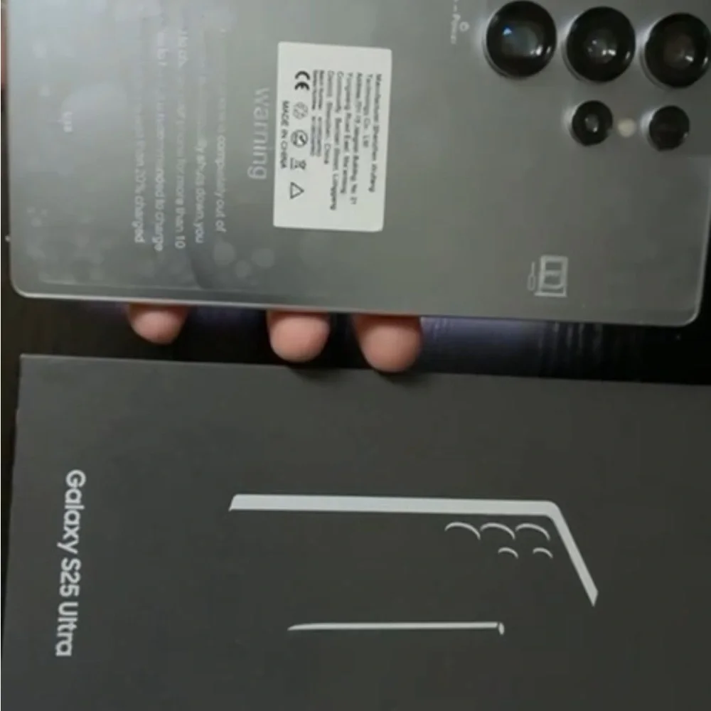 Samsung Galaxy S25 Ultra in Elegant Gray
